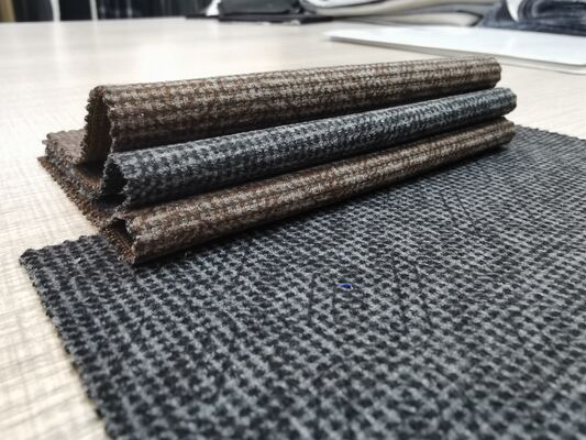 ผ้าชุดสเตย์ 400GSM สาย 39% เรย์สัน 56% โพลิเอสเตอร์ 5% สเปนเด็กซ์ผ้าชุดธุรกิจ