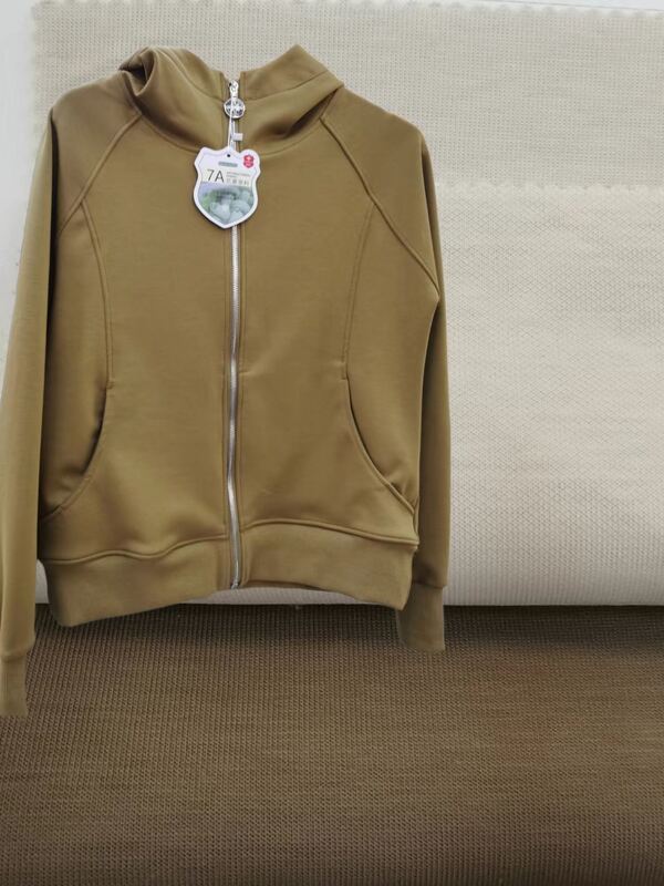 ผ้าถัก 230 แกรม สองด้าน 55% ผ้าฝ้าย 40% โมดอล 5% สแปนเด็กซ์ การผสมผสานนี้ให้ความสามารถในการระบายอากาศตามธรรมชาติและเป็นมิตรกับผิว